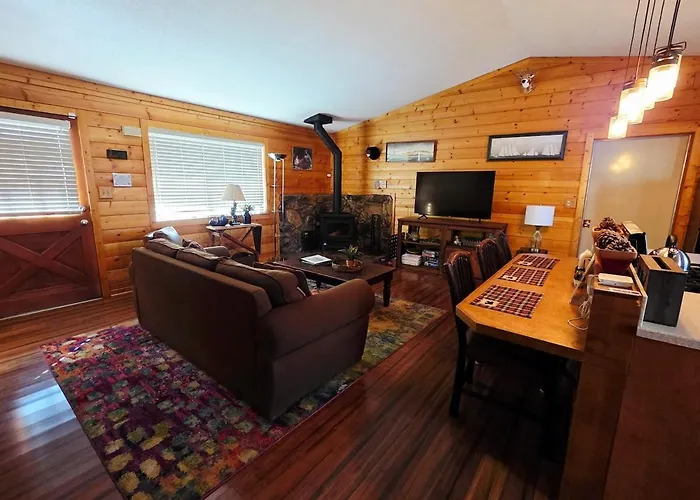 Bear Escapes II Affordable Luxury Cabin