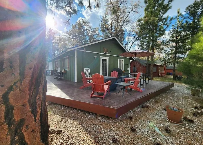 Bear Escapes II Affordable Luxury Cabin